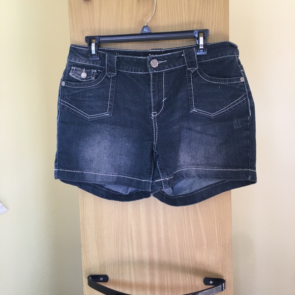 Eighty Eight Perfect Jean shorts - Picture 1 of 6